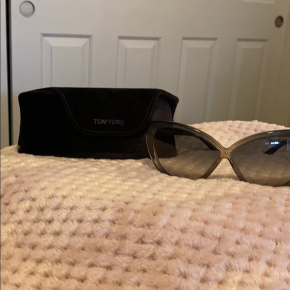 Tom Ford Women’s sunglasses - Picture 2 of 3
